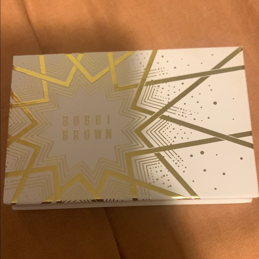 Bobbi Brown Cobblestone Lane Eye Shadow Palette new without box
Bundle and save